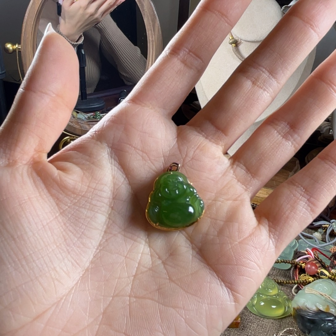 B***y和田玉18K金镶嵌颈饰