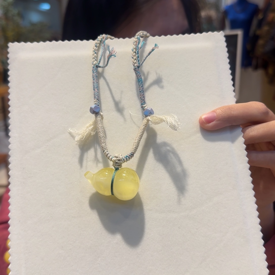 蜜蜡颈饰未镶嵌，