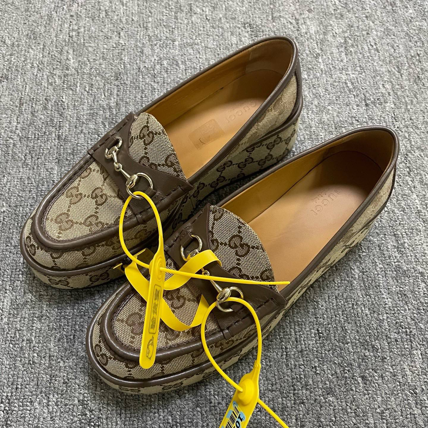 95新 GUCCI/古驰 Horsebit 圆头套脚休闲单鞋 38码/11507