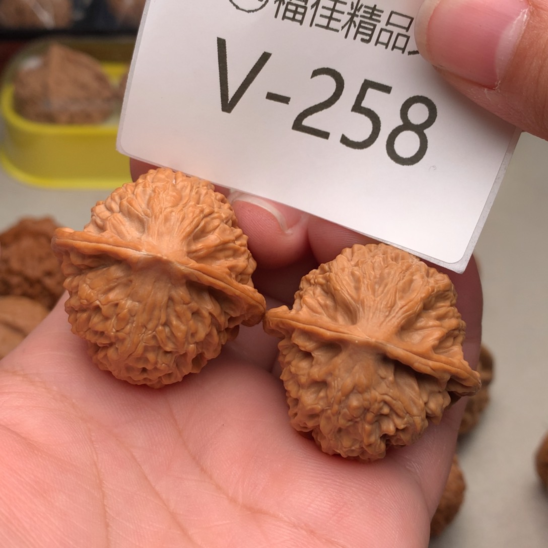 文玩核桃把件37金牛……….