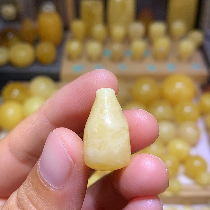 裸石蜜蜡未镶嵌天然俄料浓白花蜜蜡微瑕三通12.5