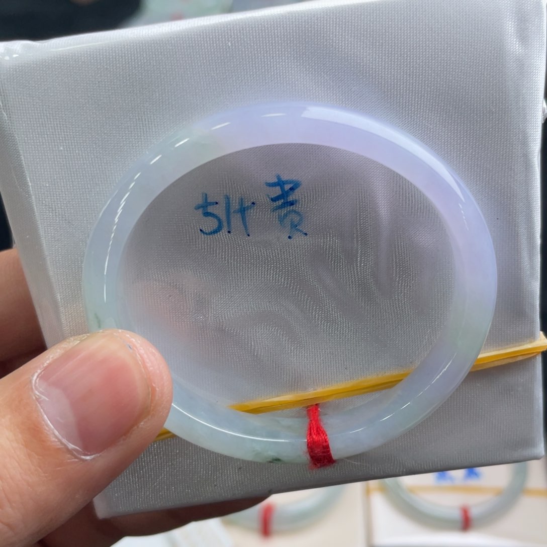 翡翠手镯未镶嵌翡翠手镯
