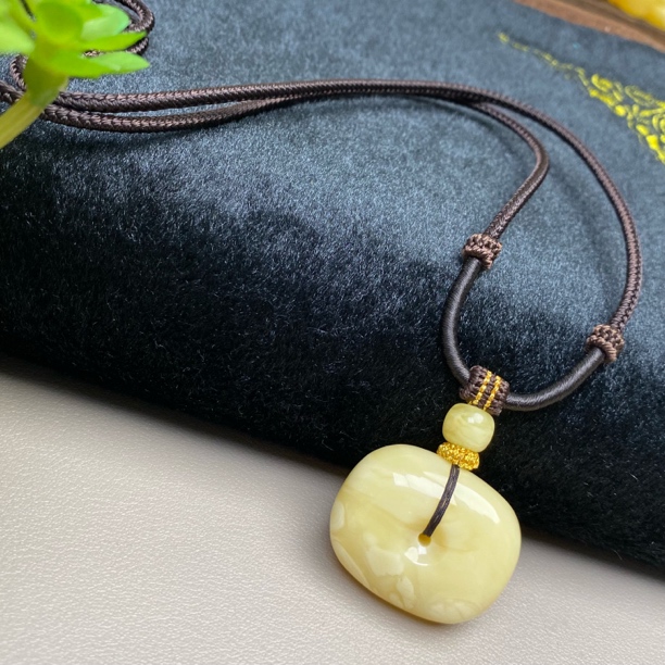 7.81克天然俄料浓白妖花蜜蜡藏扣方扣吊坠虎皮瓷白平安扣无事牌