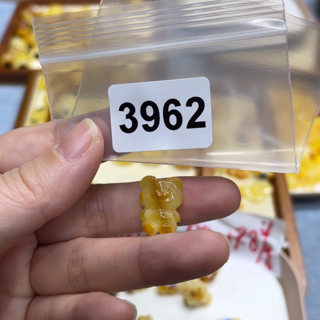 琥珀珠宝奇石未镶嵌