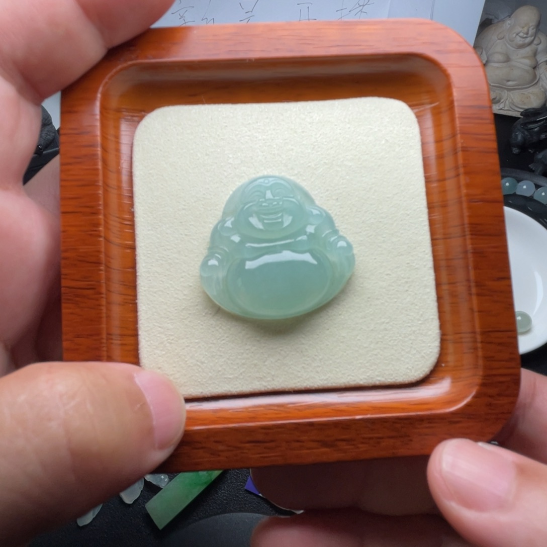 未镶嵌定制翡翠晴底色佛公