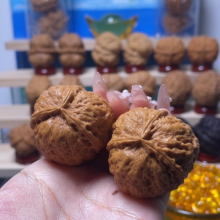 文玩核桃吊坠凹江龙9