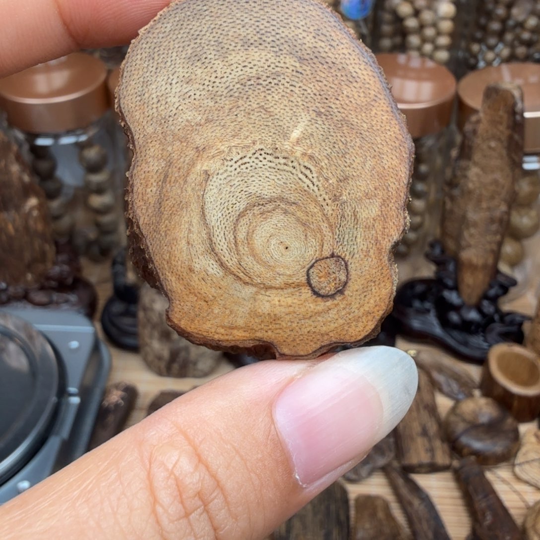 沉香沉香碎屑柬埔寨 8 克