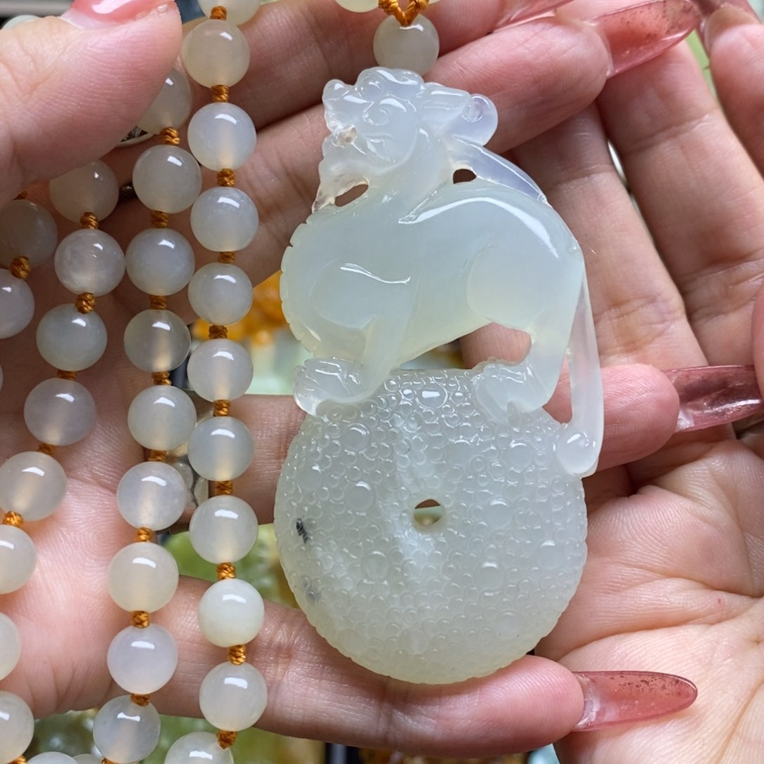 蛇纹石玉颈饰未镶嵌