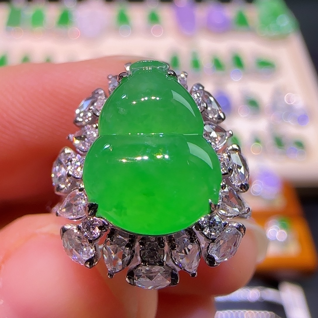 翡翠18K金镶嵌戒指