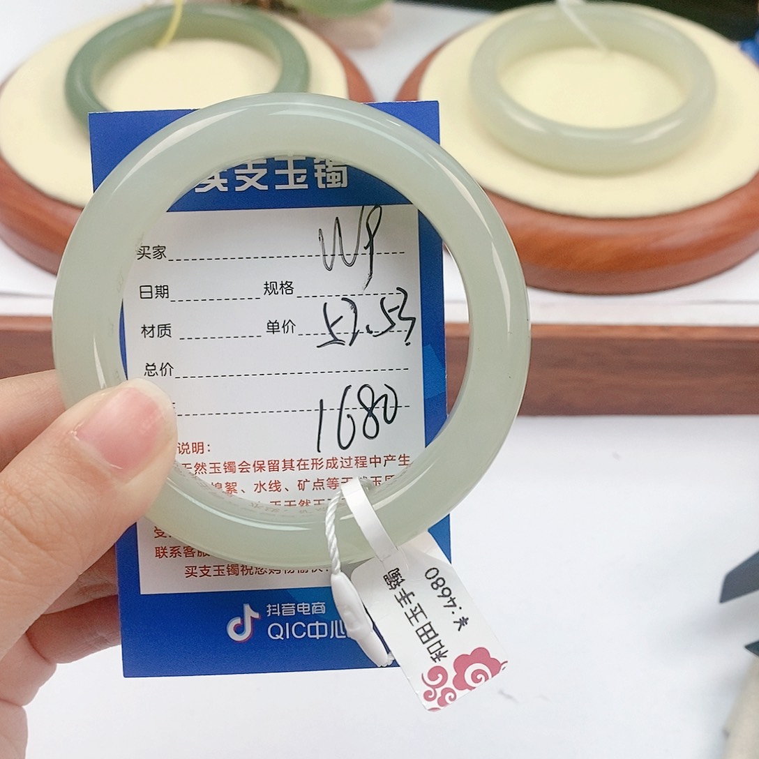 和田玉手镯未镶嵌