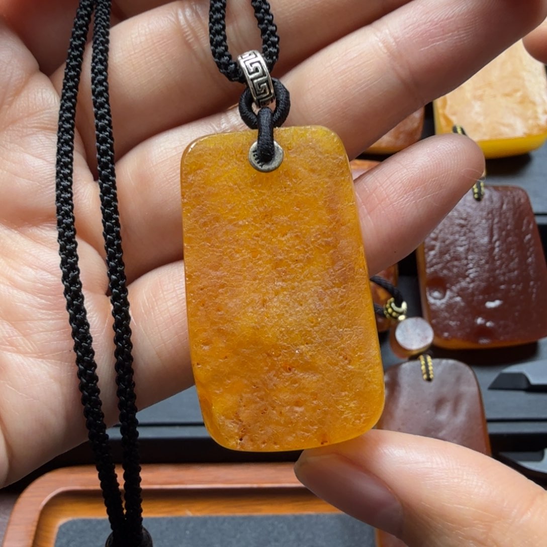 琥珀吊坠(赠链)未镶嵌