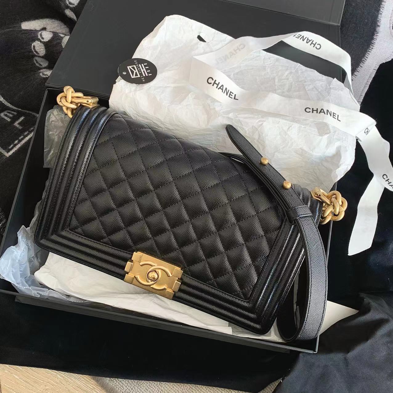 99新 Chanel/香奈儿 黑金鱼子酱中号leboy包 18865057