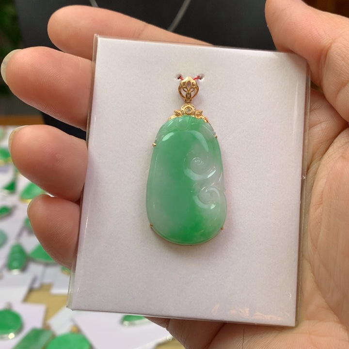 翡翠颈饰18K金镶嵌精*翡翠翡翠吊坠