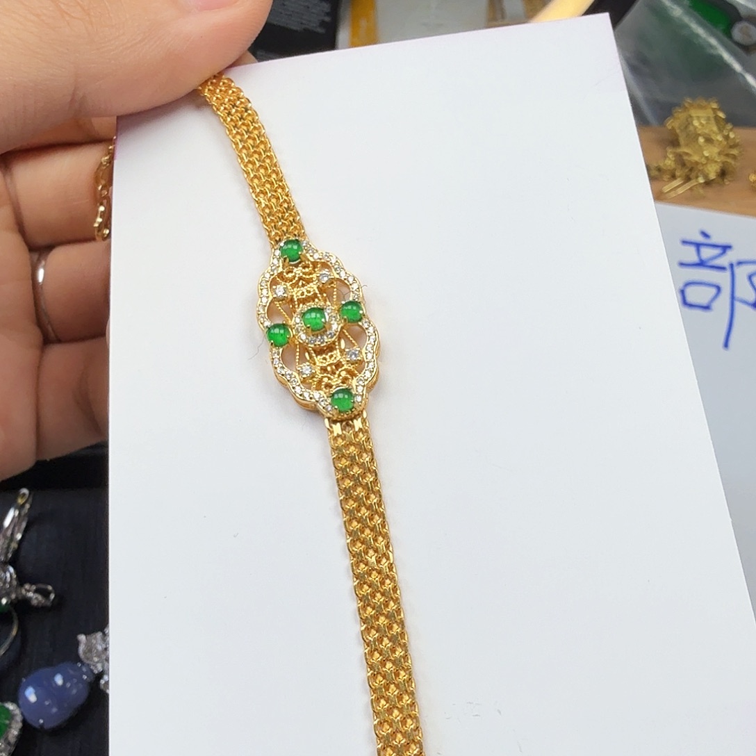 翡翠颈饰未镶嵌一件