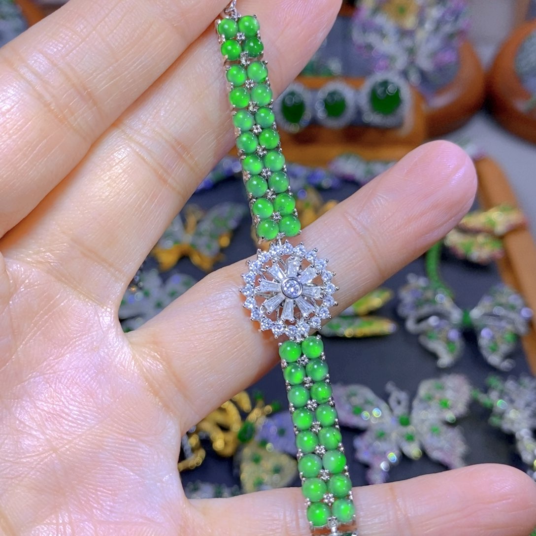 翡翠颈饰银S925镶嵌天然翡翠