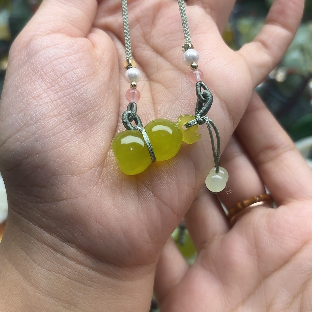 蛇纹石玉未镶嵌吊坠