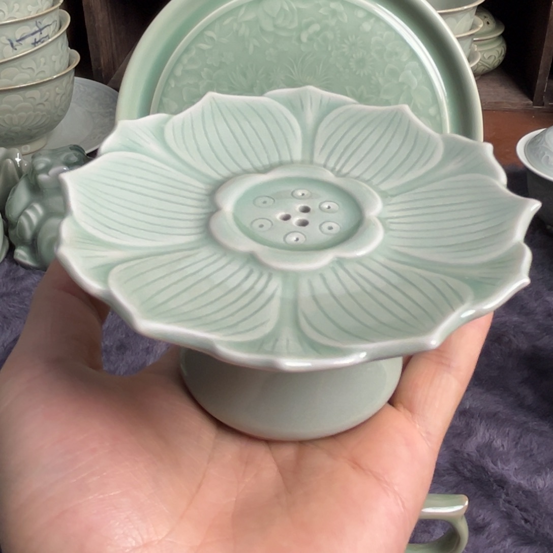 瓷微瑕荷花盏拖特价