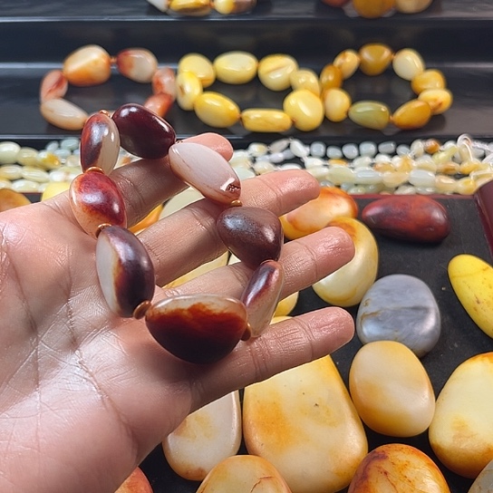 佛***边和田玉未镶嵌颈饰