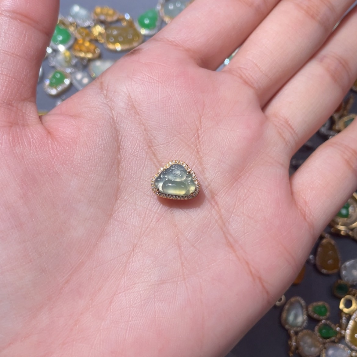 【闪购商品】颈饰18K金镶嵌翡翠