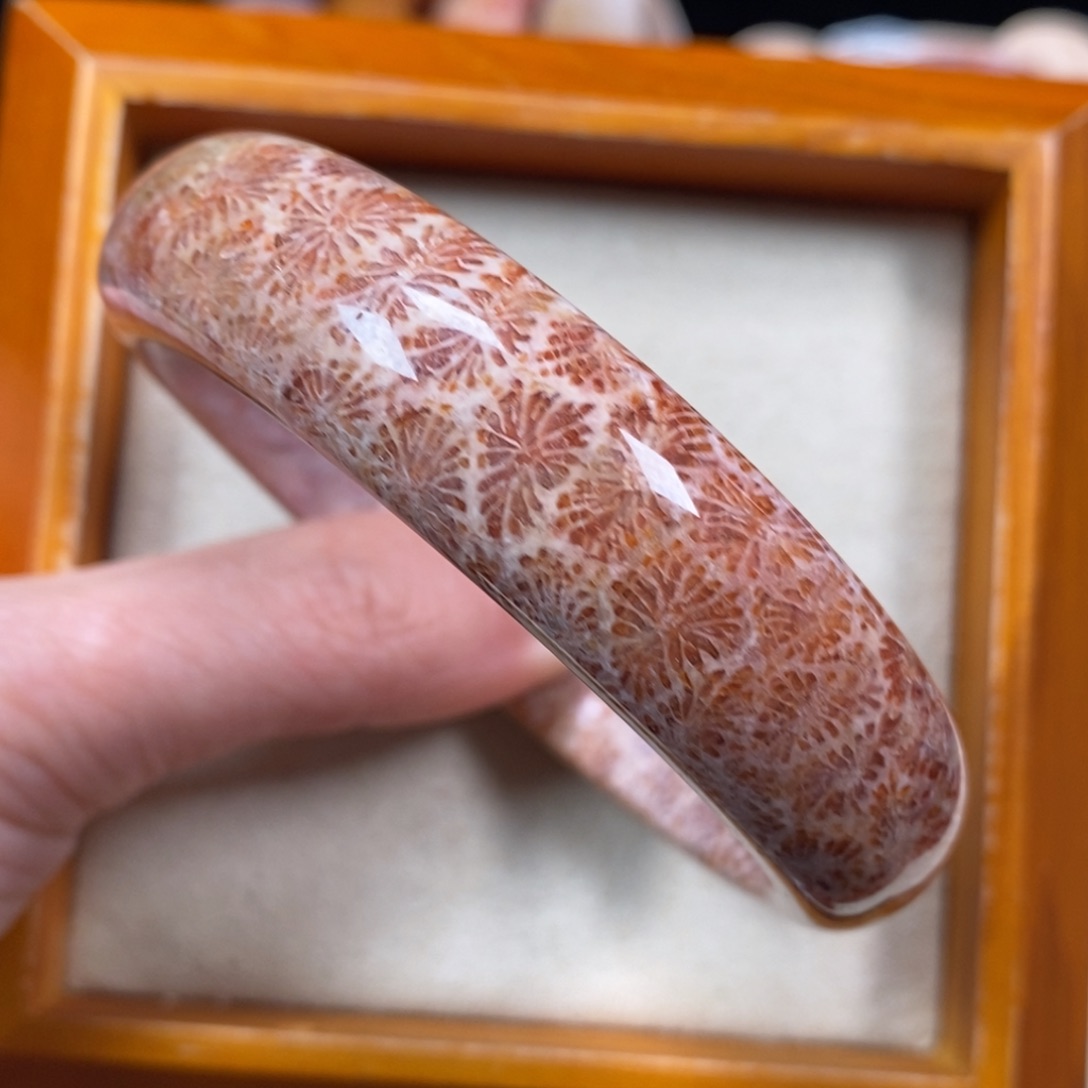 安***好硅化珊瑚（珊瑚玉）未镶嵌手镯圈口55.9/不退换