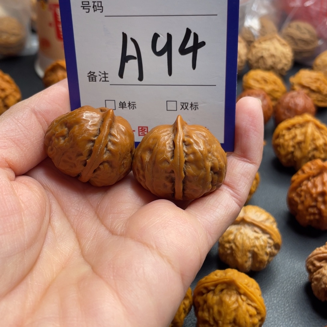 吊坠桃核核桃树果子