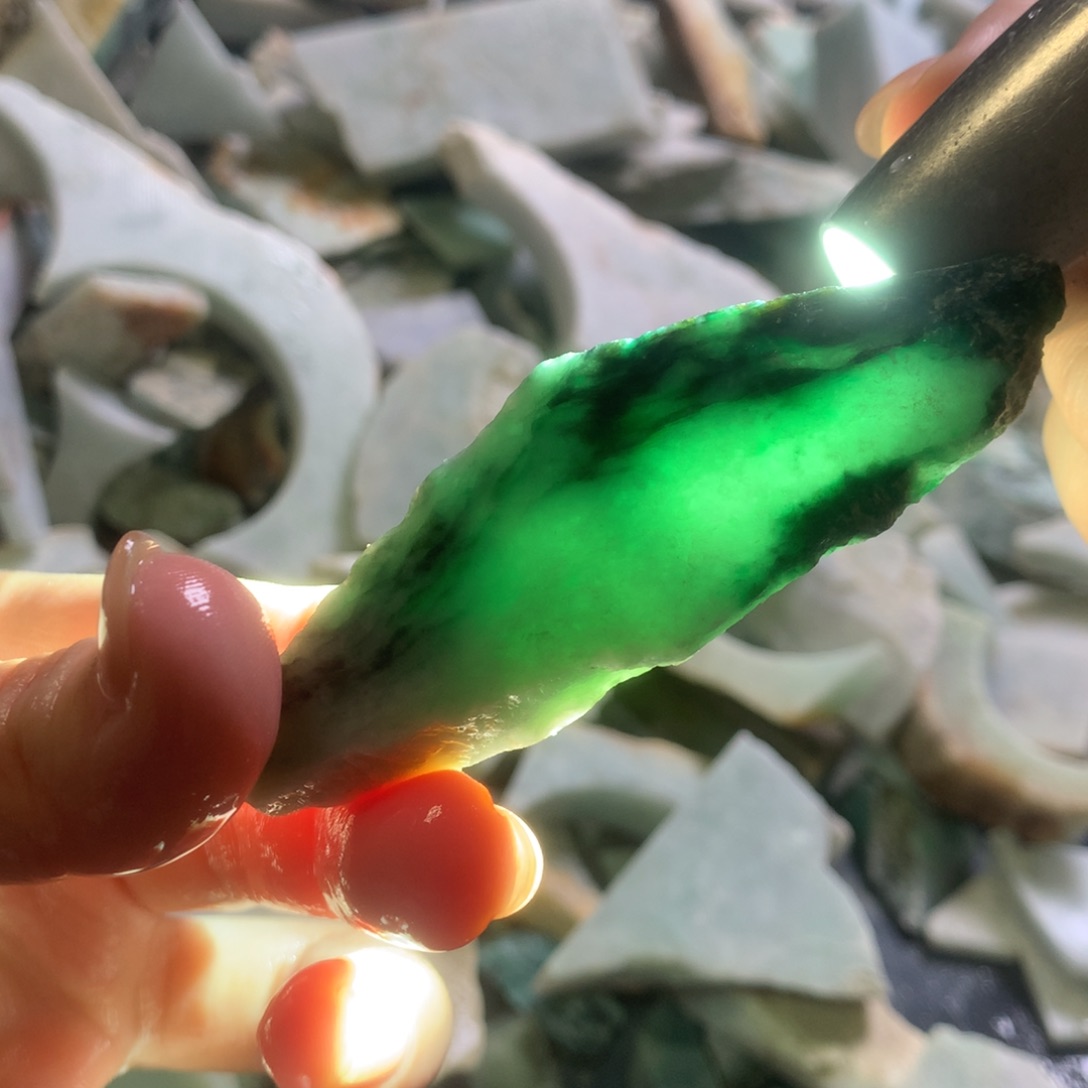 翡翠颈饰未镶嵌缅甸翡翠