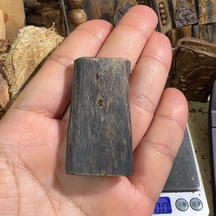 沉香吊坠紫棋楠沉香吊坠10克