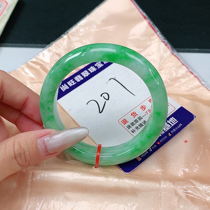 翡翠手镯未镶嵌翡翠12