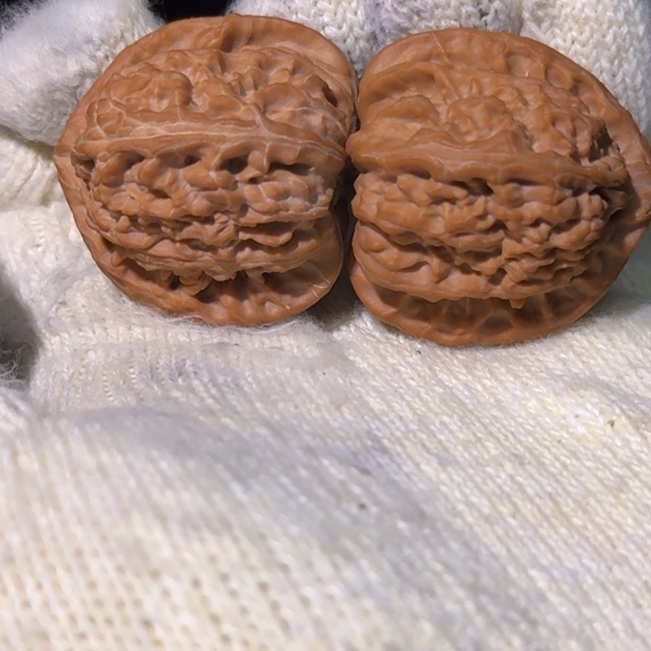 文玩核桃吊坠全品38红皮三角白