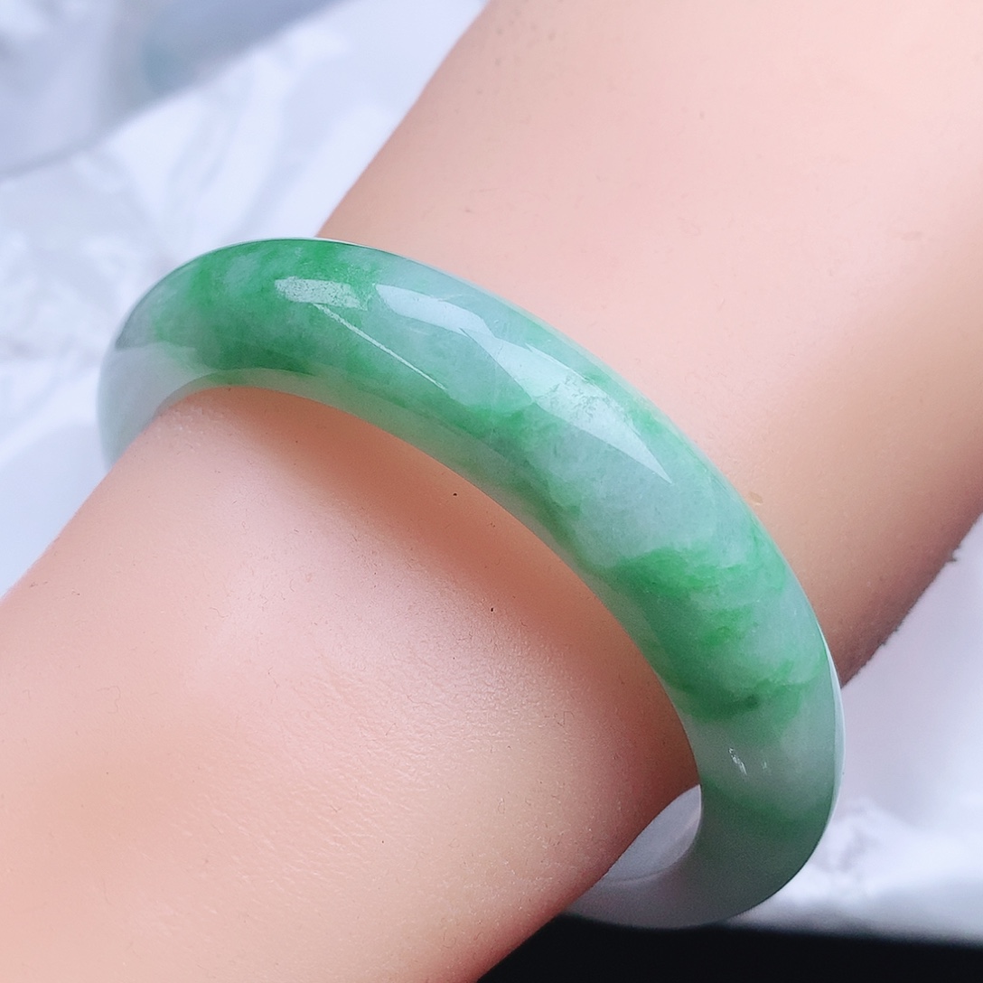 翡翠未镶嵌手镯01
