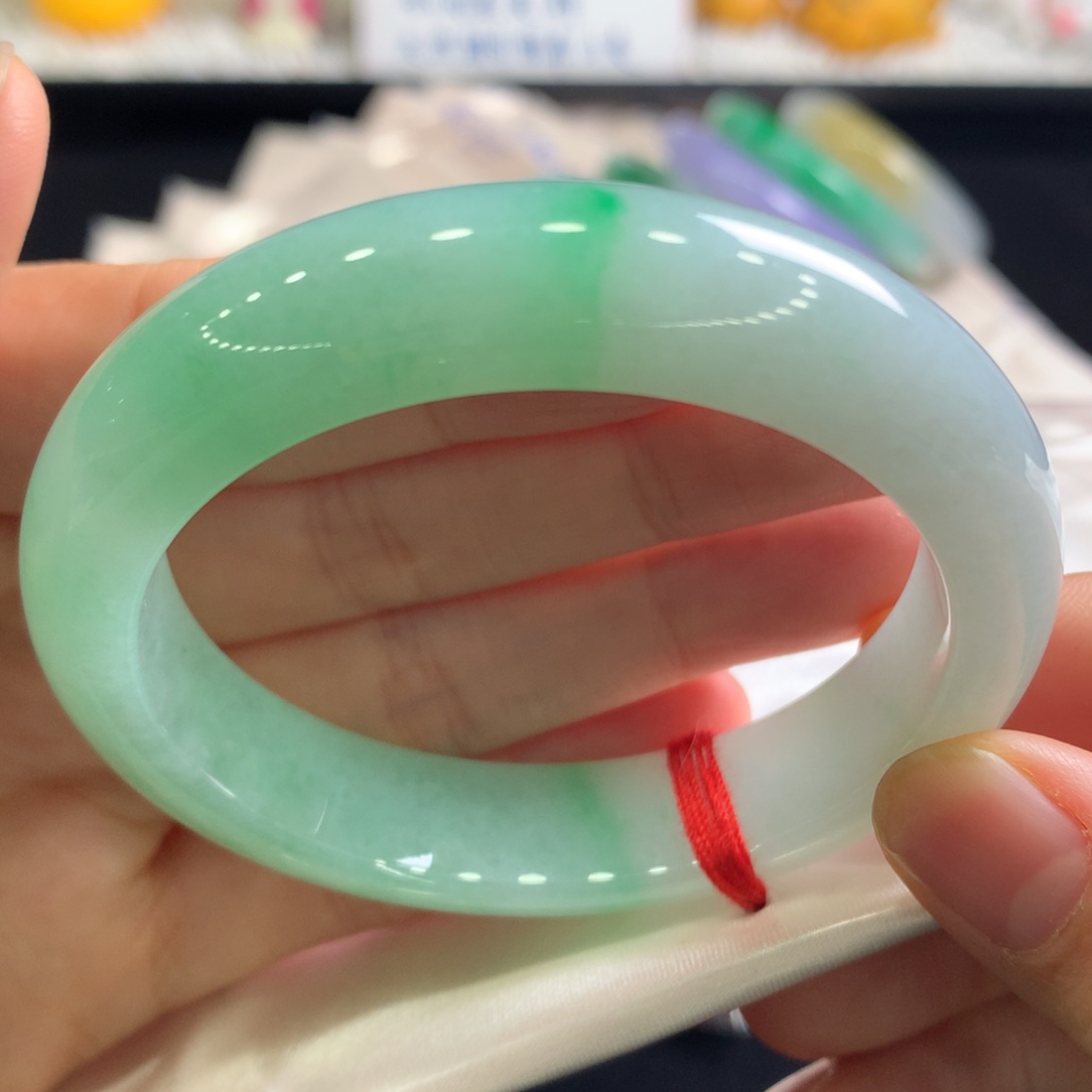 翡翠未镶嵌手镯8号甜果绿