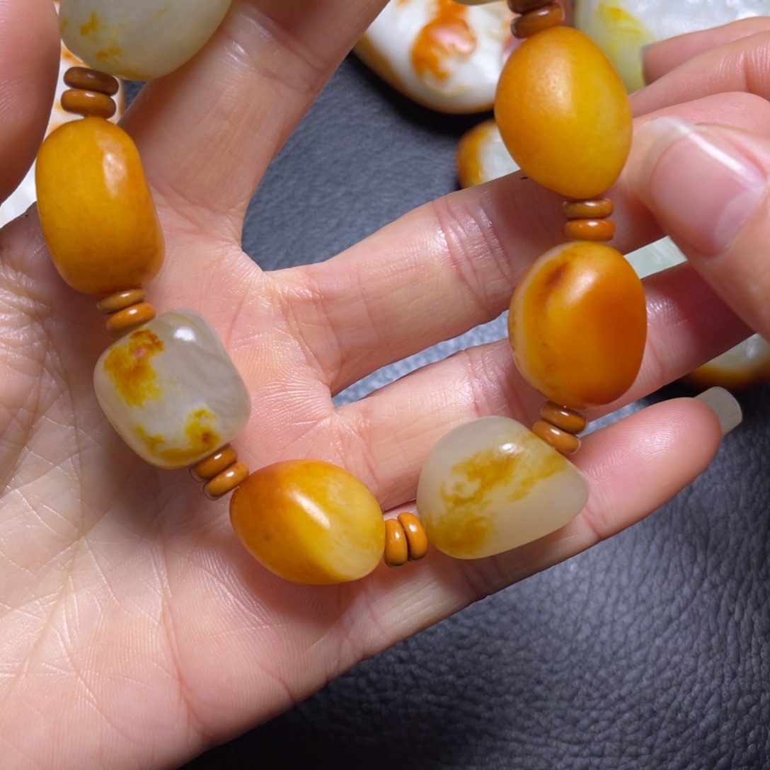 杭***化和田玉未镶嵌颈饰