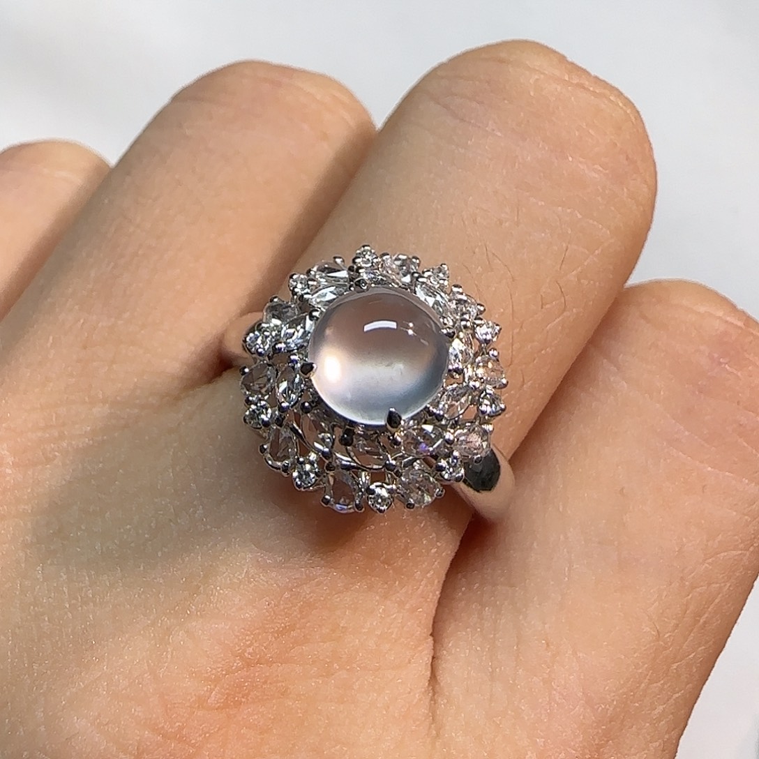 翡翠18K金镶嵌戒指蛋面