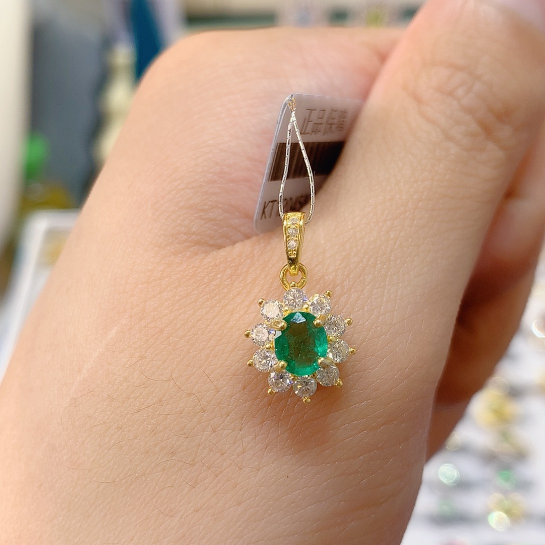 银S925镶嵌吊坠赠链祖母绿