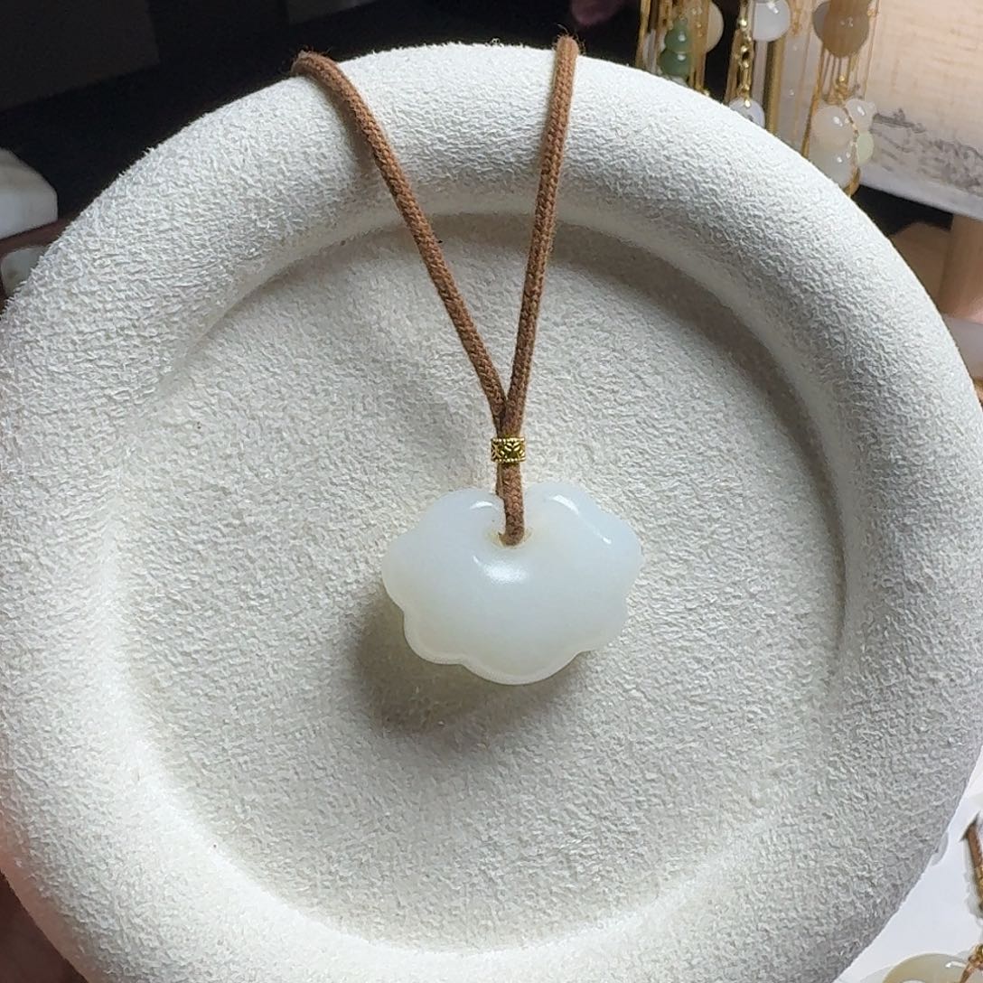 习***惯和田玉未镶嵌颈饰白玉云朵锁