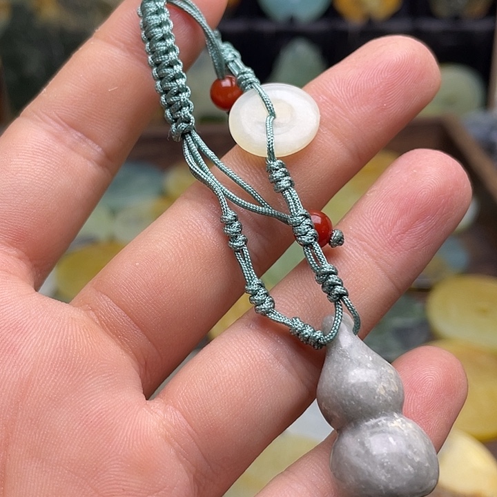 蛇纹石玉挂件未镶嵌