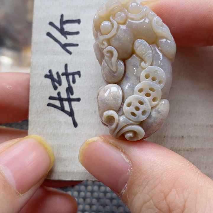 硅化珊瑚（珊瑚玉）颈饰未镶嵌