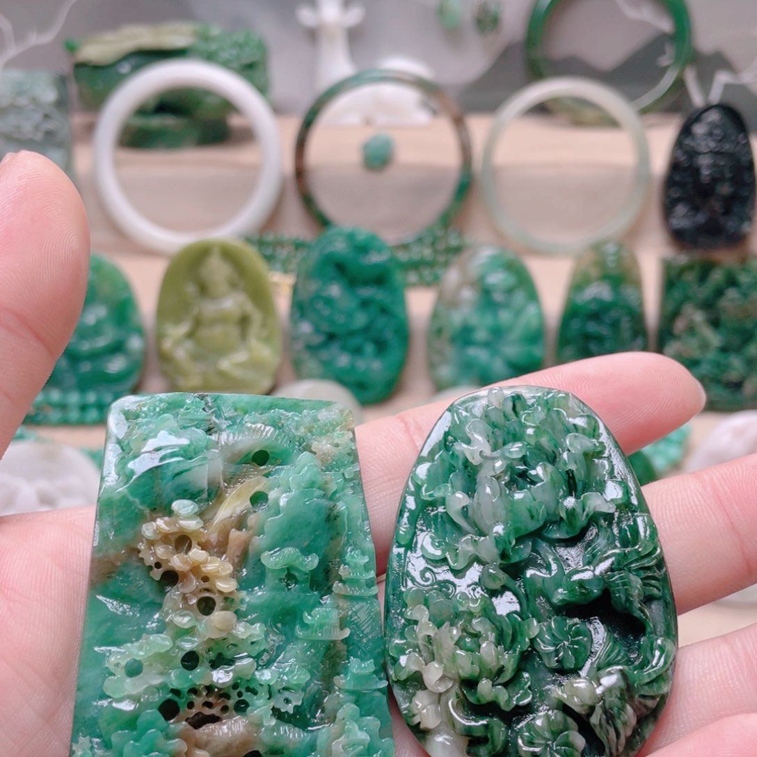 斐***力独山玉未镶嵌颈饰