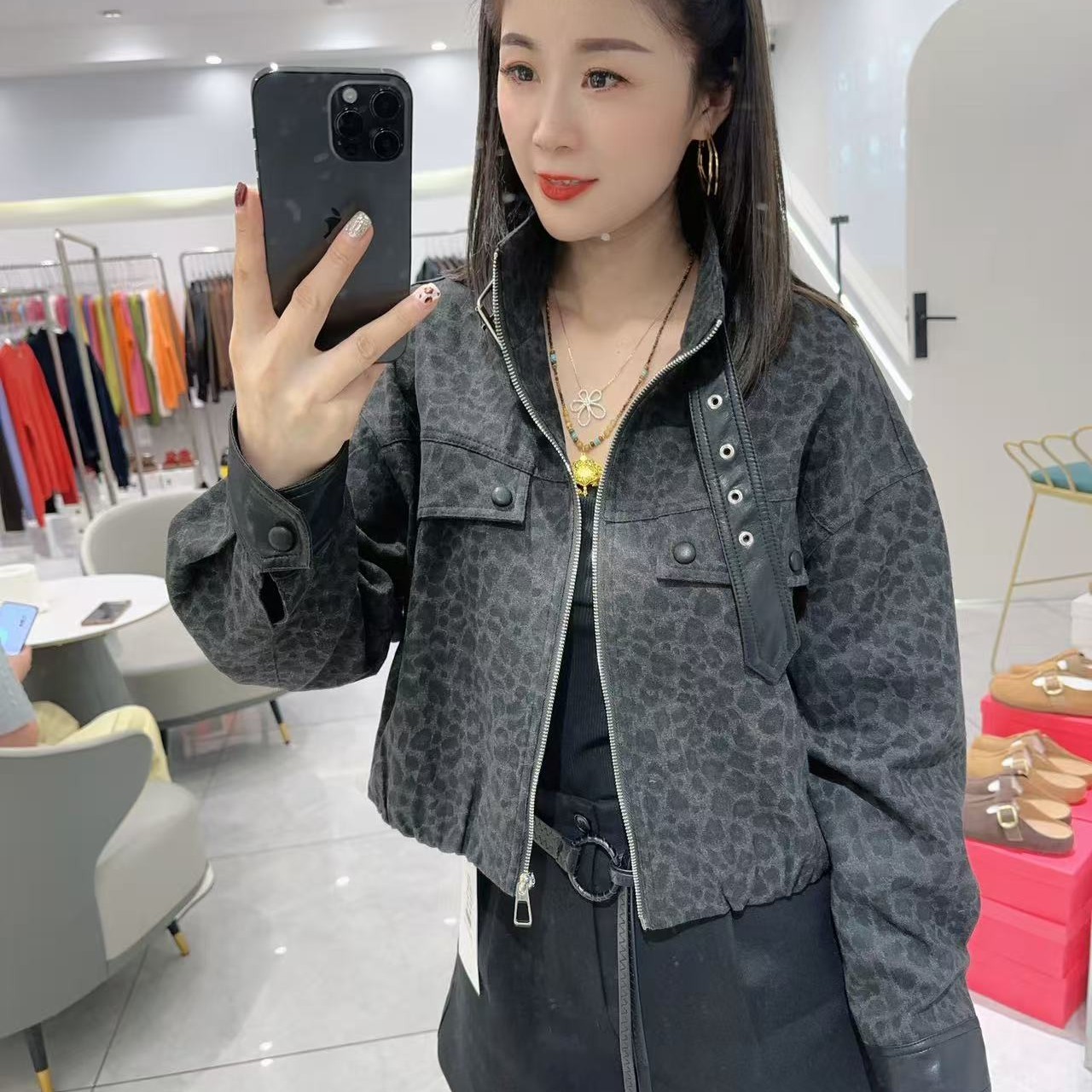 深色系豹纹休闲外套