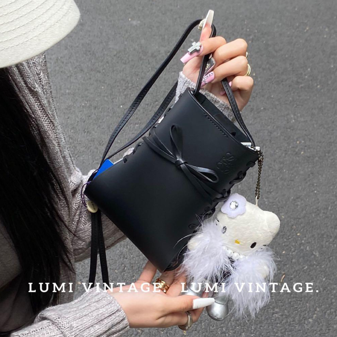 95新 LOEWE/罗意威 Lumi包展-黑色蝴蝶结手机单肩包