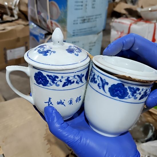 摆件盘子碗茶壶啥都有