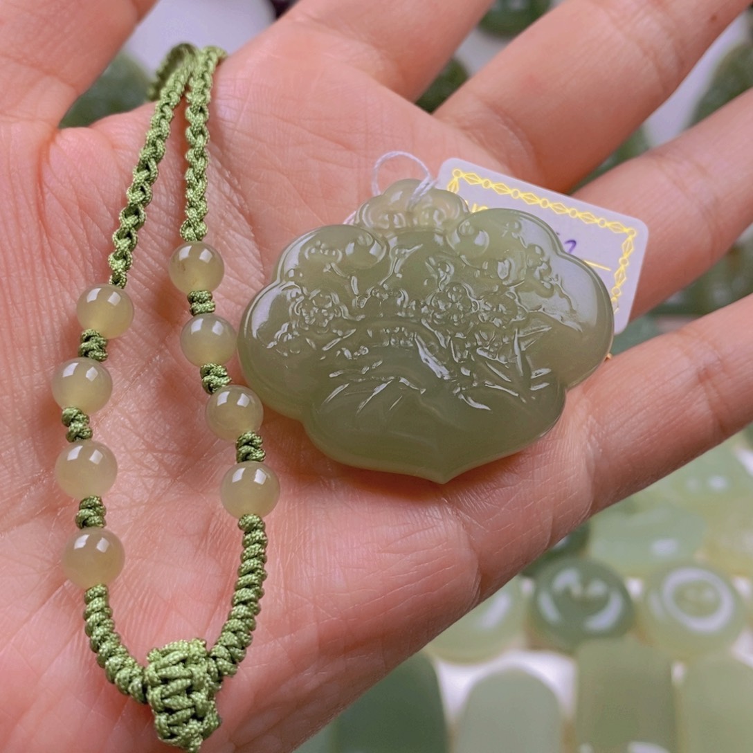 和田玉颈饰未镶嵌