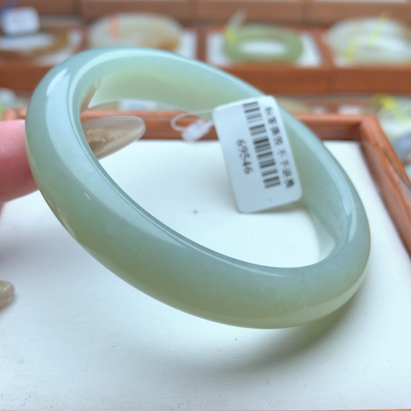 【闪购商品】和田玉手镯未镶嵌55