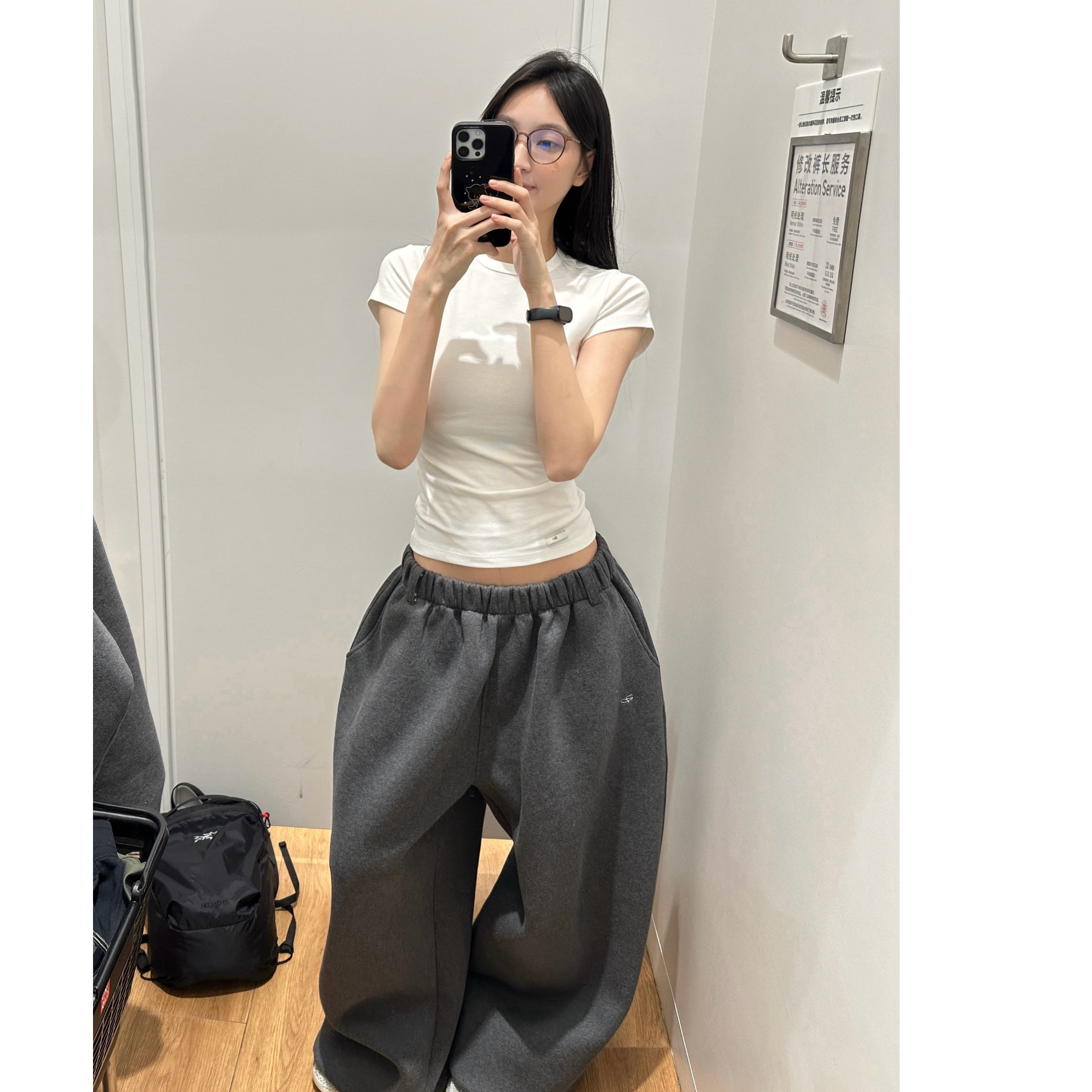 魚叁 美式收腰正肩圆领t显瘦修身白色圆领短款打底T恤内搭上衣女