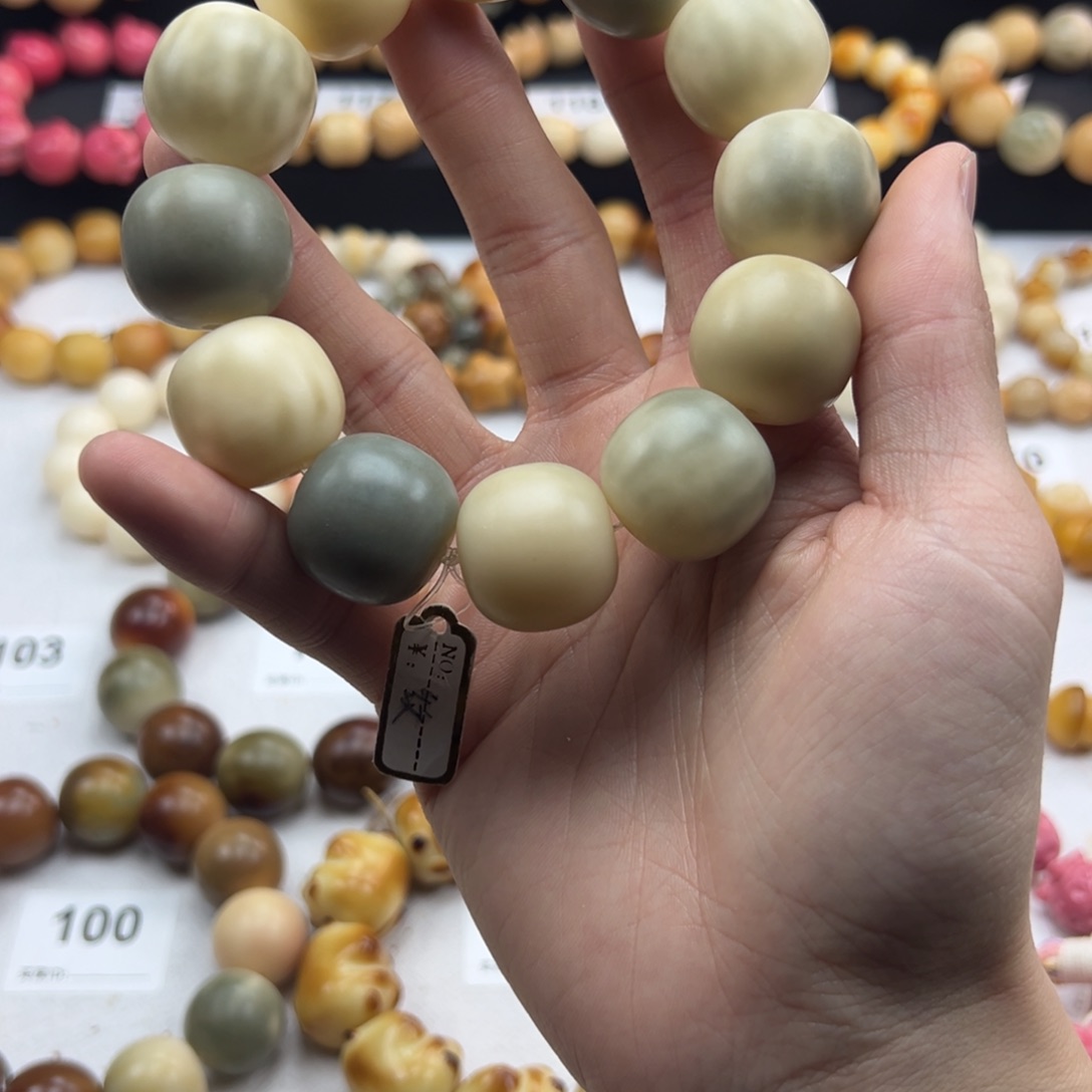 白玉菩提吊坠微瑕