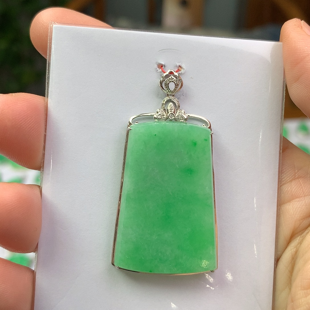 翡翠18K金镶嵌颈饰翡翠首饰