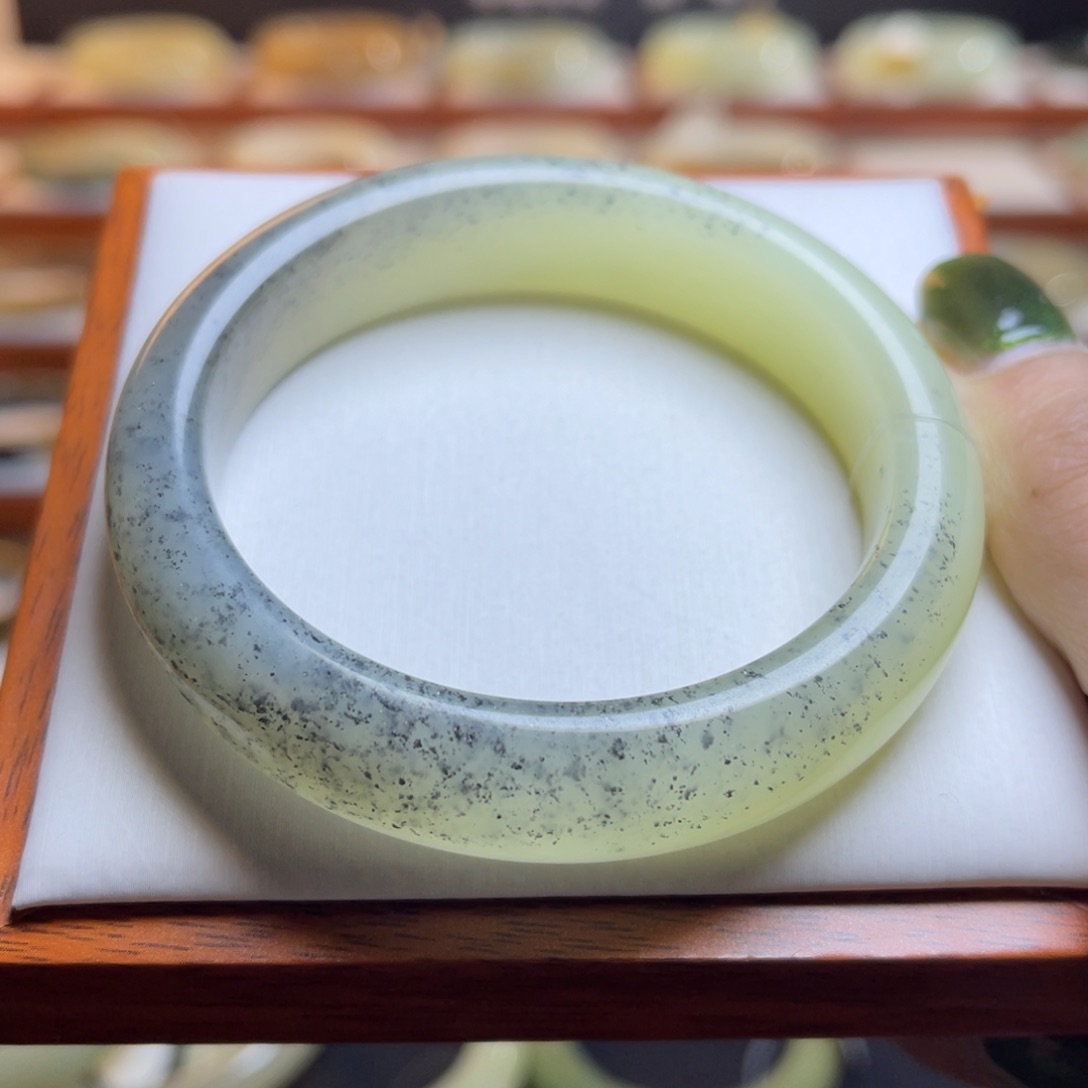 【闪购商品】和田玉手镯未镶嵌