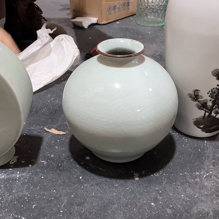 陶瓷花瓶，仿真绿植。