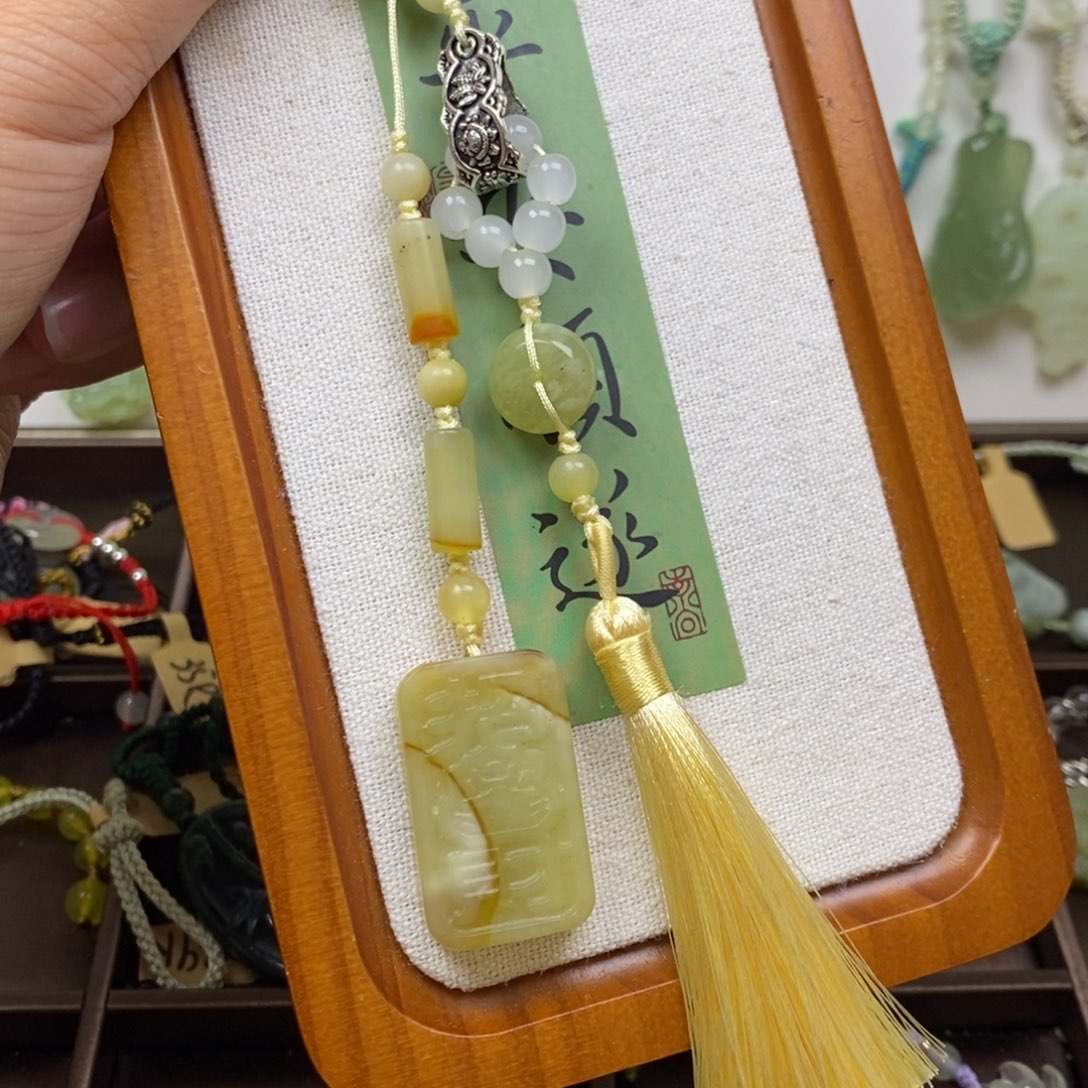 蛇纹石玉未镶嵌颈饰