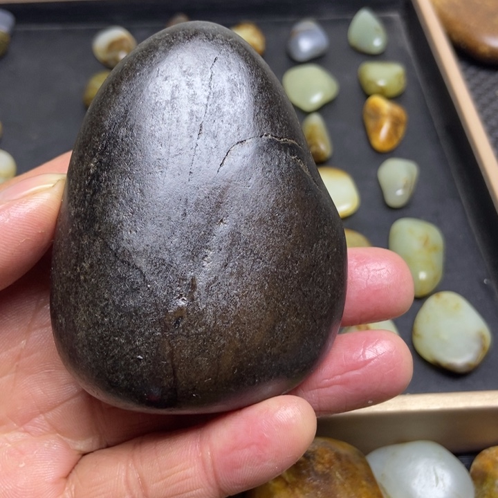 毛***豆和田玉（糖玉）未镶嵌珠宝奇石